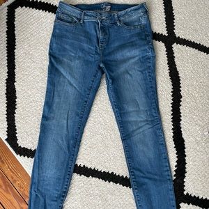 Size 8 never worn Bass skinny jeans